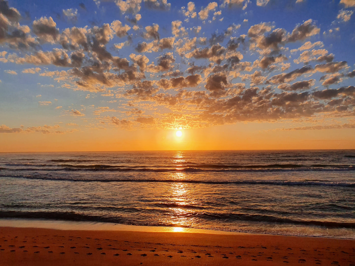 Dawn on Dee Why: "Dawn spotlight". Beautiful Things photography