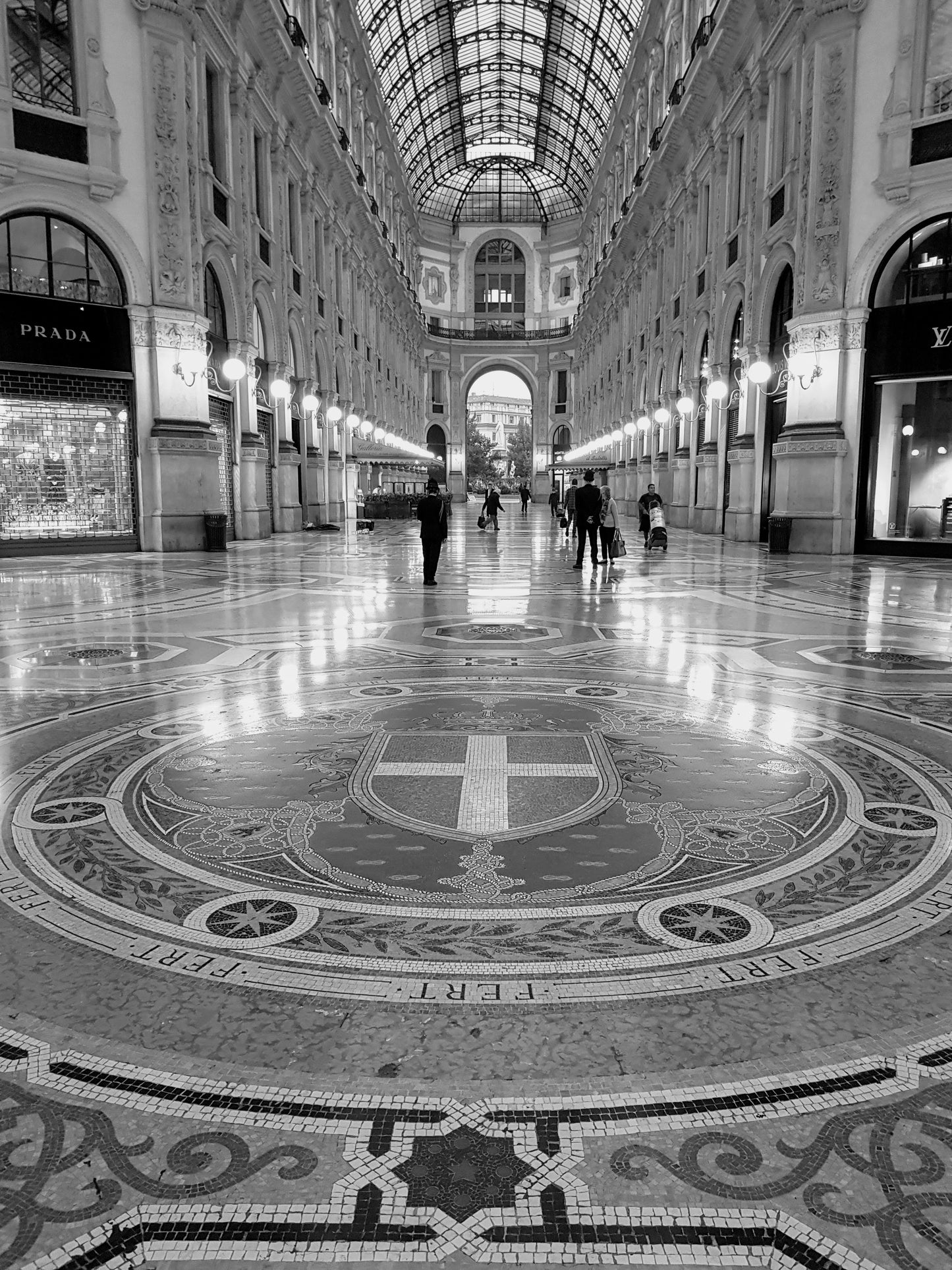 BT65 Milan. Galleria Vittorio Emanuele II. BW